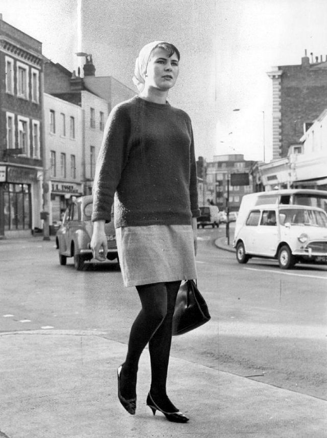 44 Vintage Photos of Miniskirts in the 1960s – Yesterday Today
