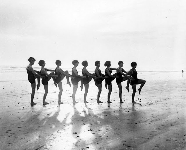 50 Amazing Vintage Photographs of Los Angeles Chorus Girls From the ...